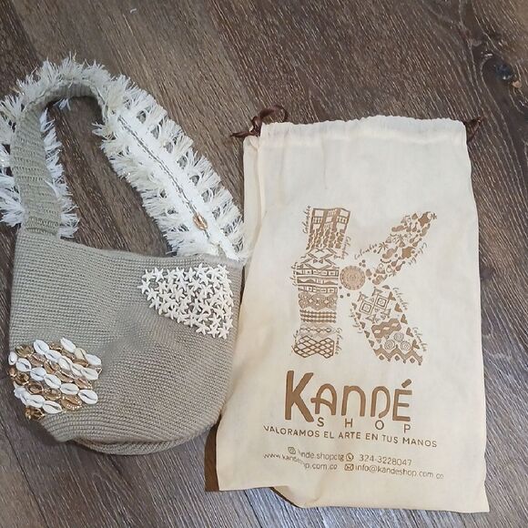 Kande Beige and White Woven Handbag with Shell Accents - Picture 1 of 7